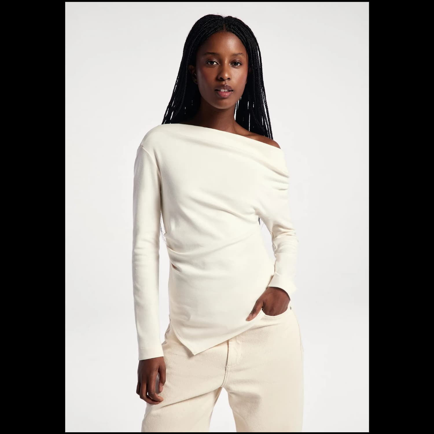 Blusa Feminina Manga Longa Assimétrica Em Malha Premium - Off White
